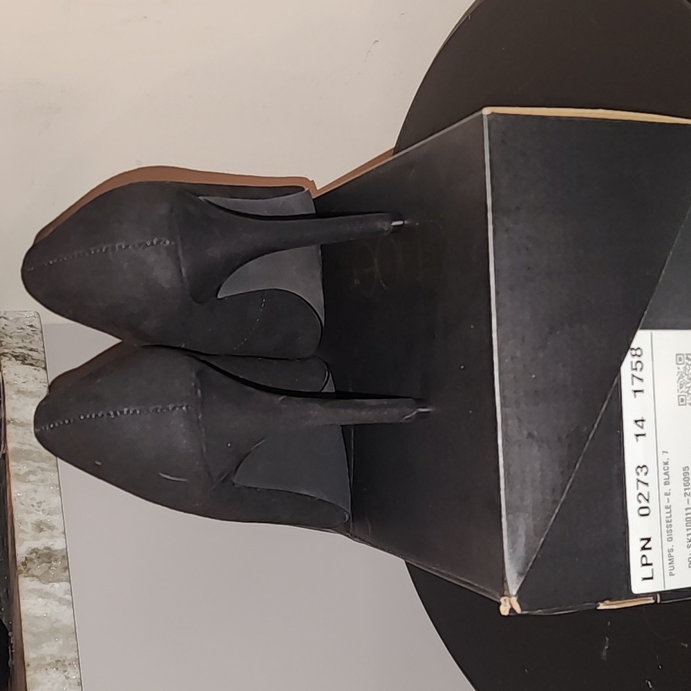 High Heels - Picture 5 of 5